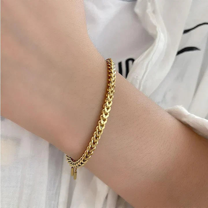 Lucetta Invicta Bracelet | Gold
